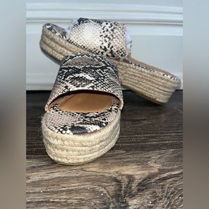 Camel Toes platforms Size:9​ NWOT!!